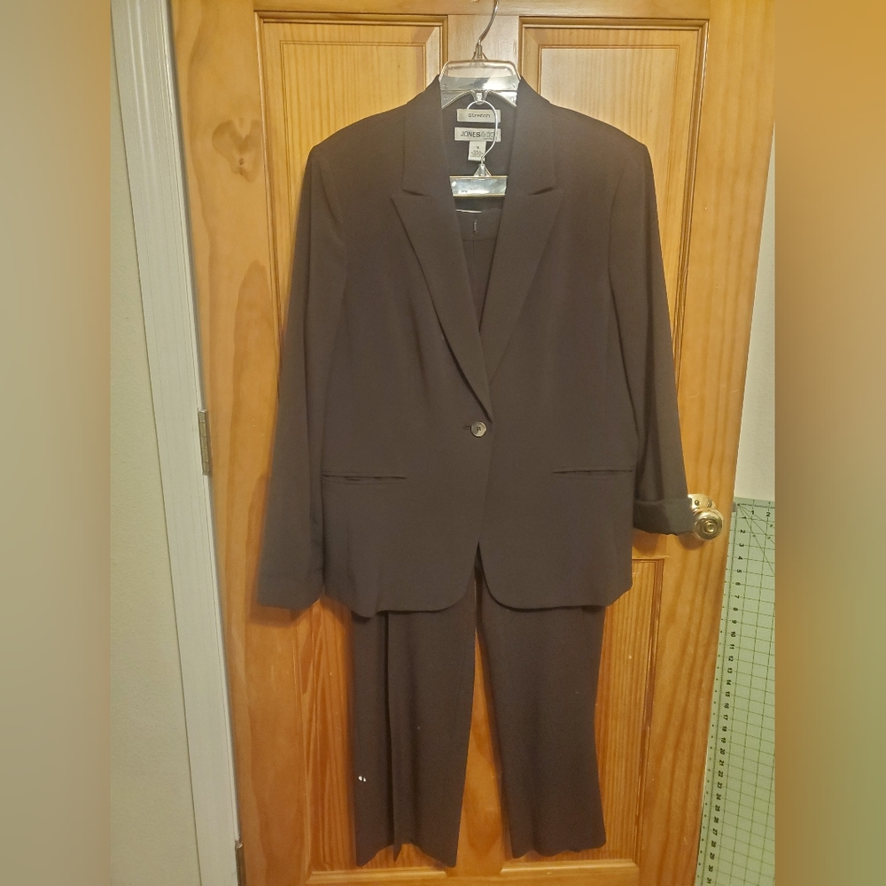 Jones & Co. Essentials stretch suit